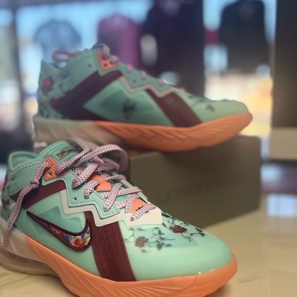 LEBRON XVIII Nike Women’s ' Multicolor Athletic - Picture 10 of 10